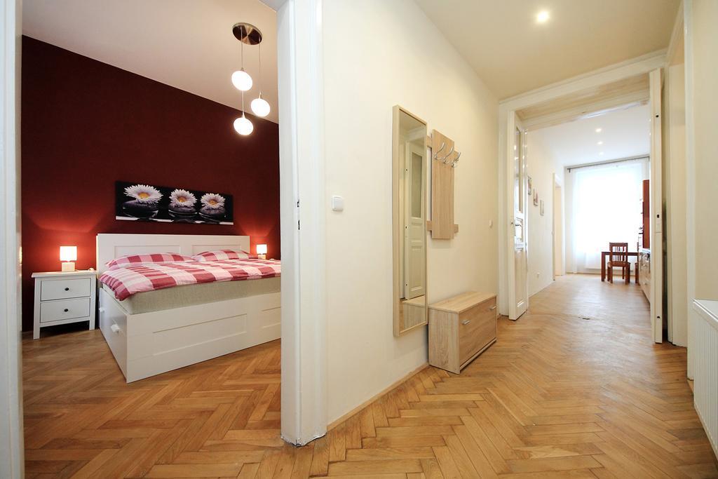 Historic Centre Apartments V Praag Kamer foto